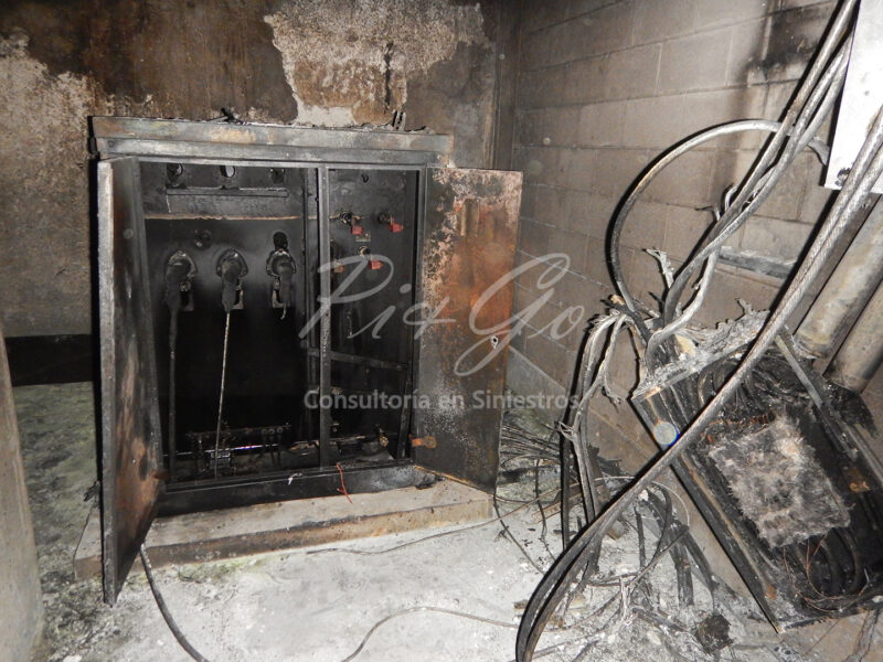 Investigacion de incendios y explosiones en México Investigación de incendios Investigacion de incendios Investigación de incendios y explosiones en méxico Investigación de siniestros Siniestro Siniestros Pi&Go